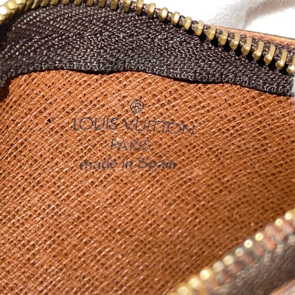 Authentic Louis Vuitton key pouch Monogram - Picture 6 of 11